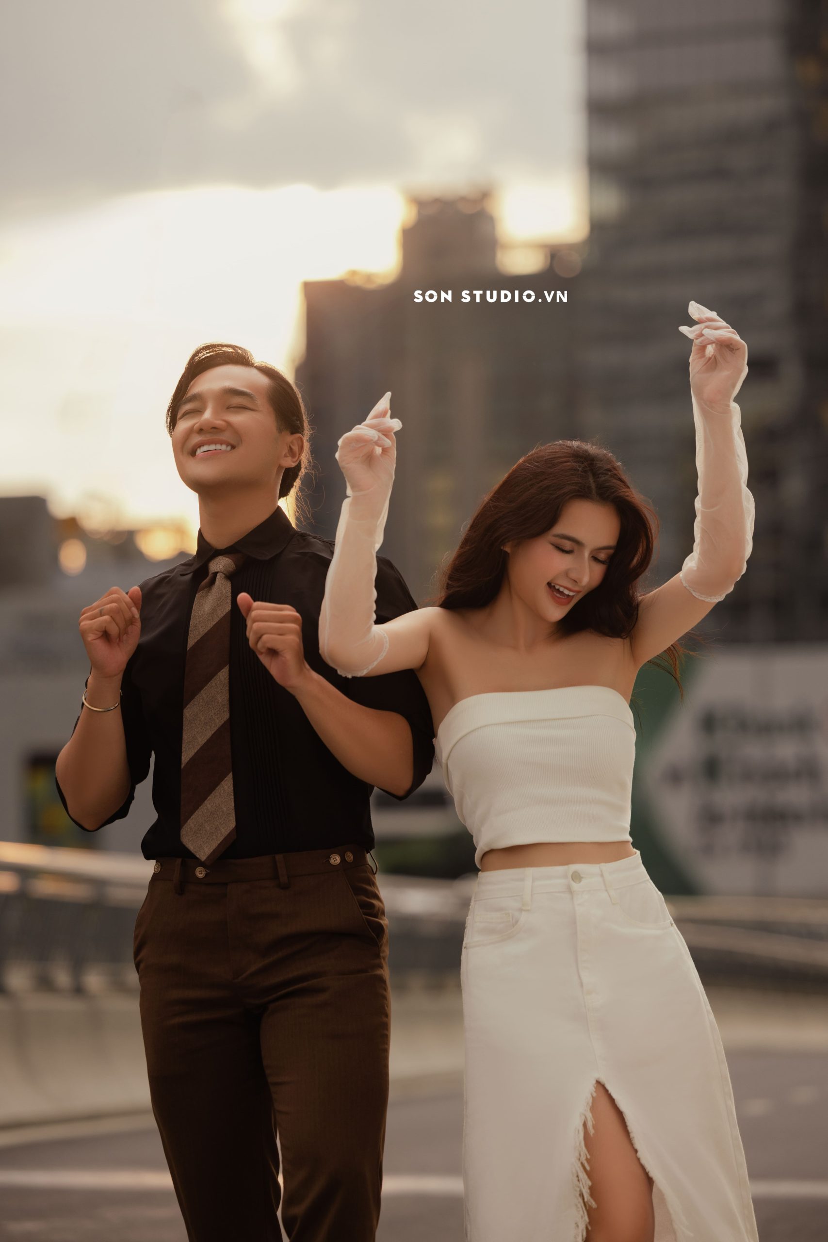 tạo dáng chụp ảnh cưới