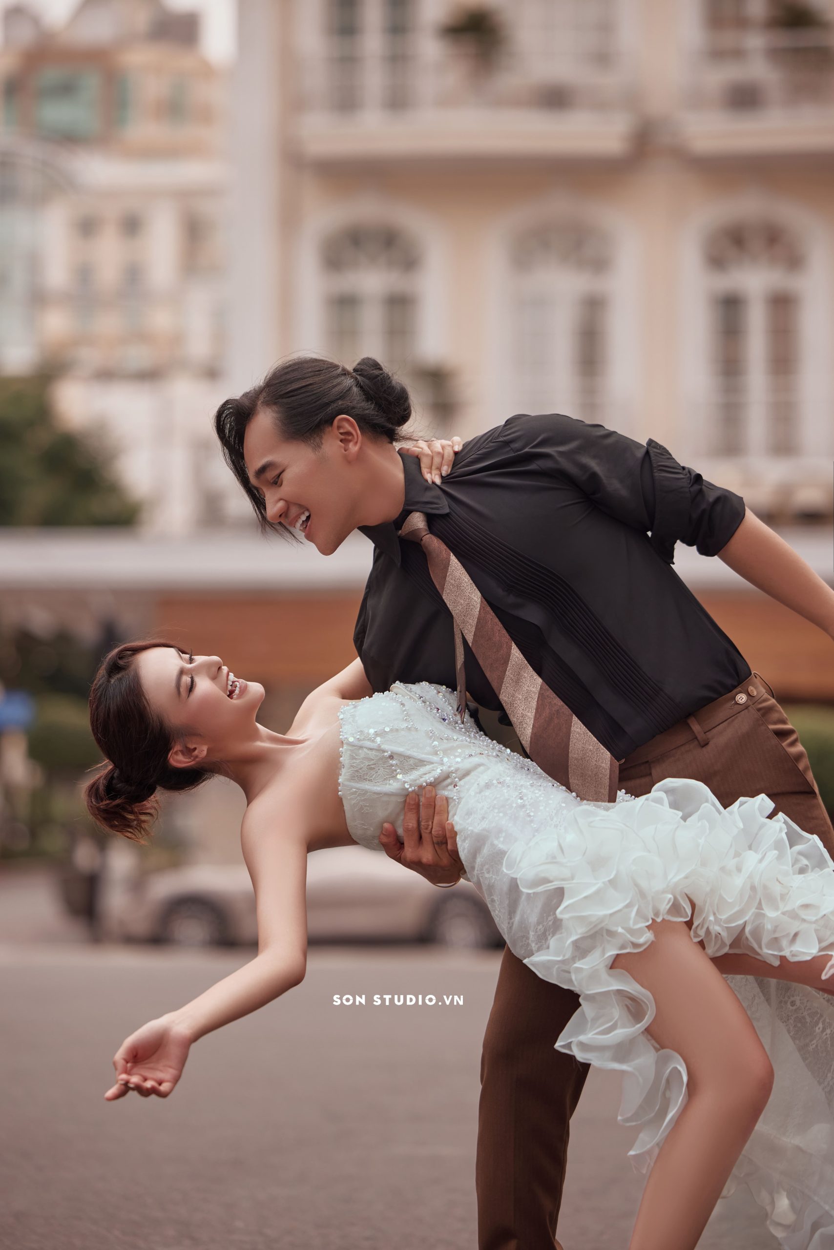 tạo dáng chụp ảnh cưới