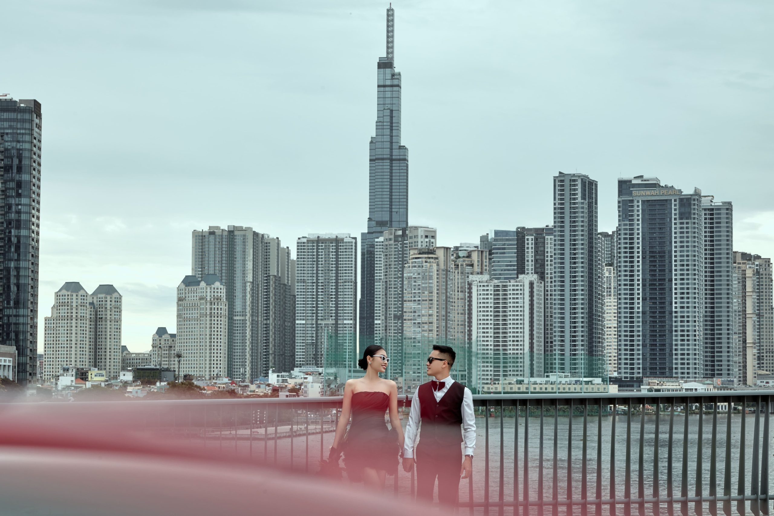 tạo dáng chụp ảnh cưới