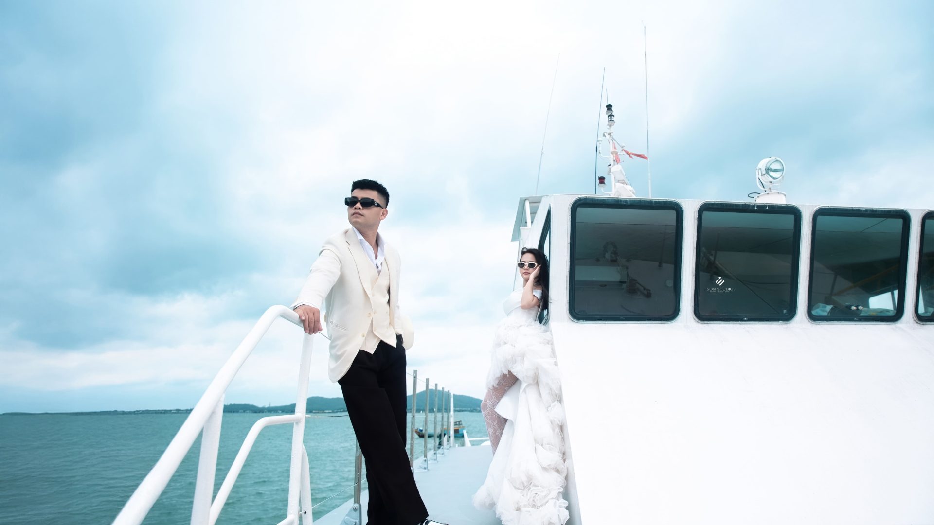 Chụp ảnh cưới ở biển: 5 Concept & Kinh nghiệm A-Z 2026