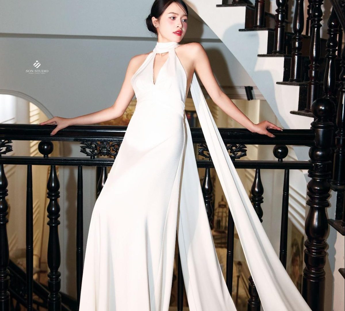 váy cưới cổ yếm